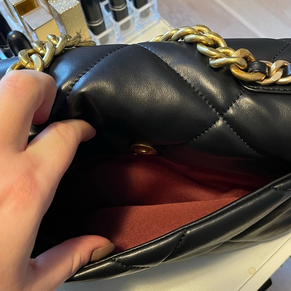 Chanel 19 small black lambskin - Picture 7 of 7